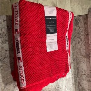 Tommy Hilfiger bath towels nwot set of 2
